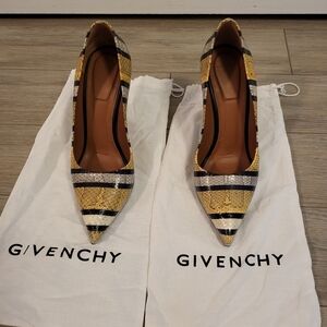 Givenchy pumps. Yellow and black. Size 37.